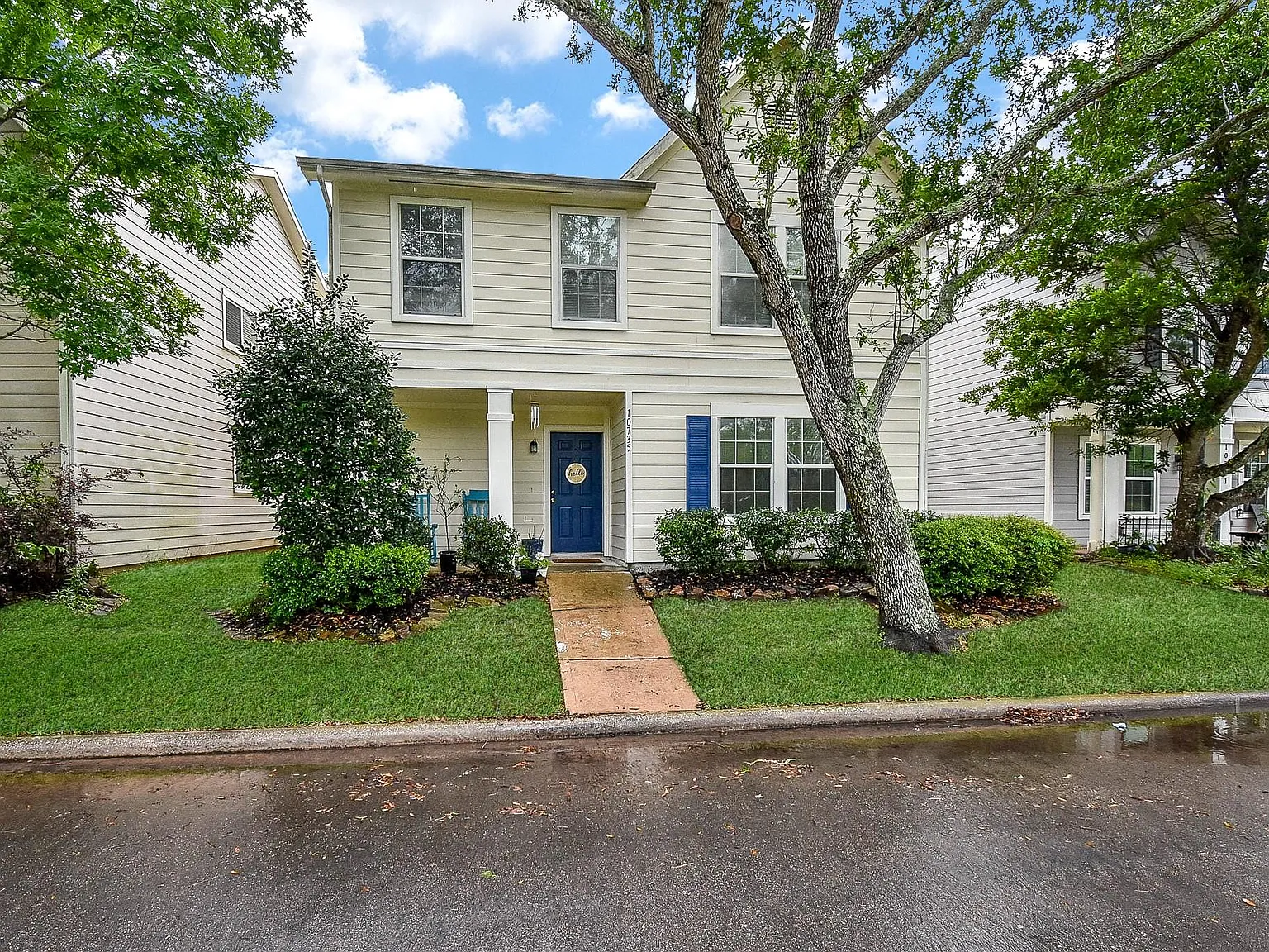 5 bed, 2.5 bath, 2150 sqft, $2,400 — Photo 1