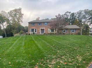211 Arrow Ln, Franklin Lakes, NJ 07417