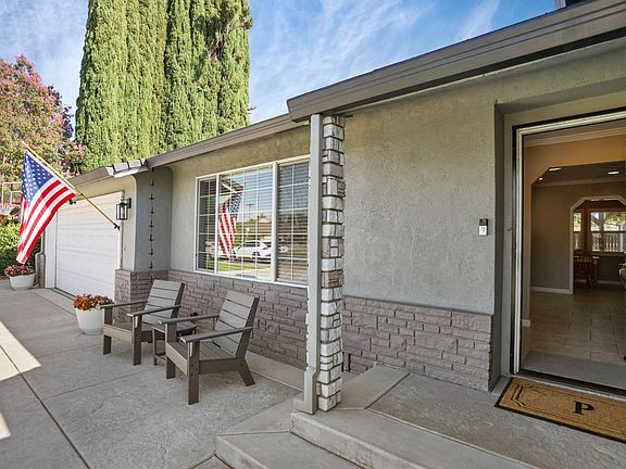 5th image of 2208 Cabrillo Cir
