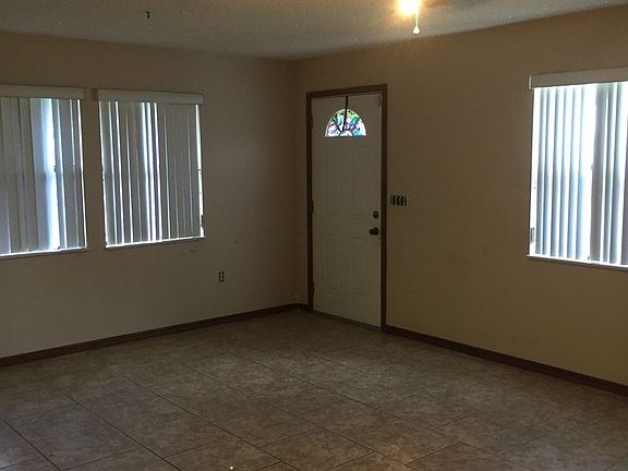 3rd image of 2835 Orchid Ln