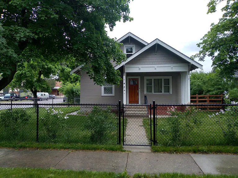 946 S 5th St W — Photo 1