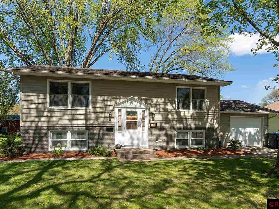 1st image of 108 N Manitou Dr