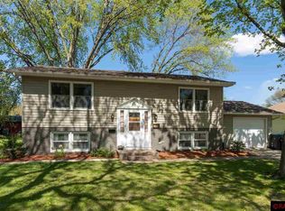 108 N Manitou Dr, Mankato, MN 56001