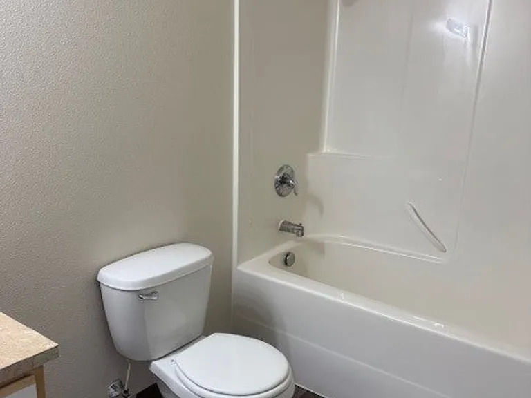 3440 Hawthorne Ave NE — Photo 15