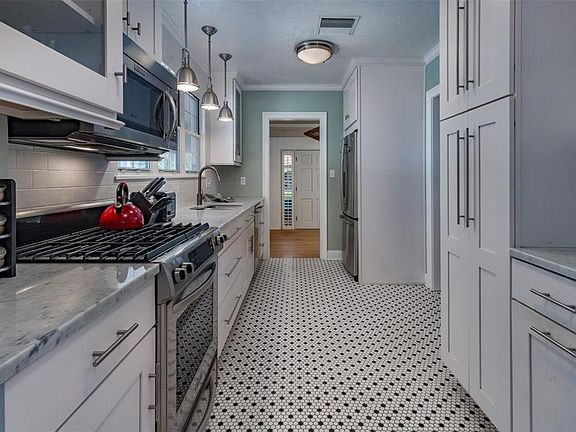 3rd image of 1411 DEVON ROAD