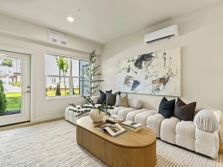 Jailen's Pointe Apartments — Photo 6