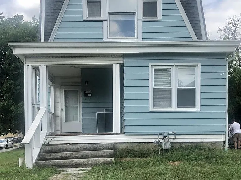 401 E 2nd St — Photo 31