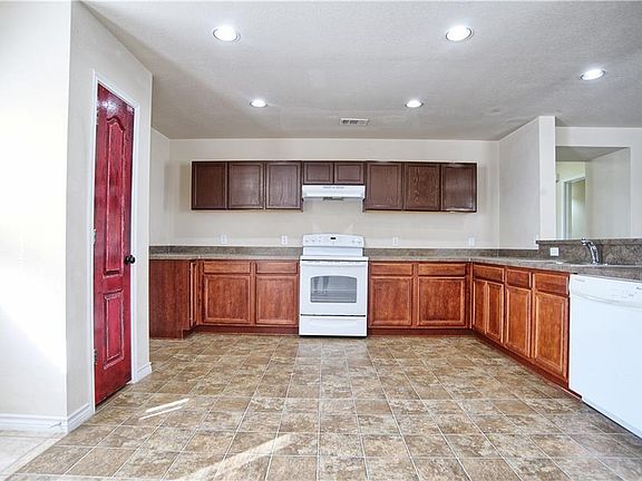 5th image of 4104 Tiburon St