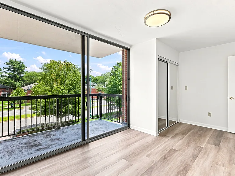 20 Hammond Pond Pkwy #208 — Photo 9