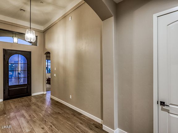 4th image of 3179 Summit Way