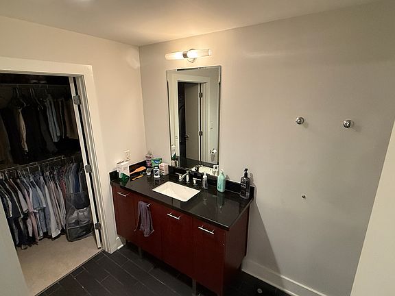 4th image of 603 Davis St APT 807