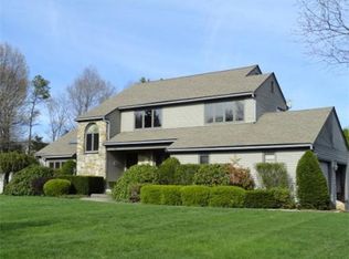 11 Fox Run Rd, Medway, MA 02053
