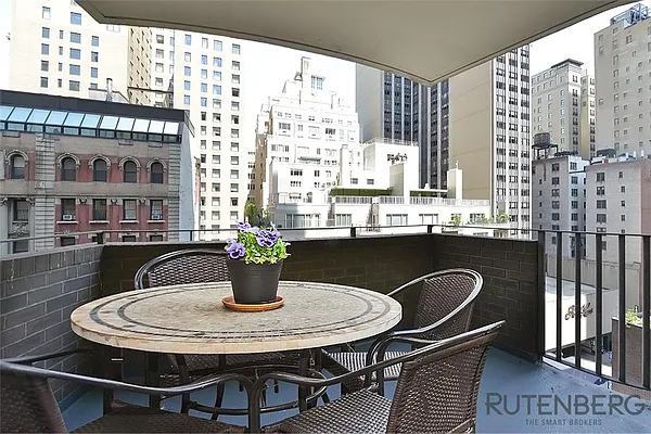 Sold by R New York | media 6