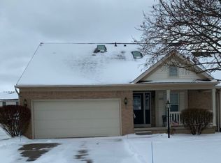 1653 Southpointe Cir NE, Canton, OH 44714