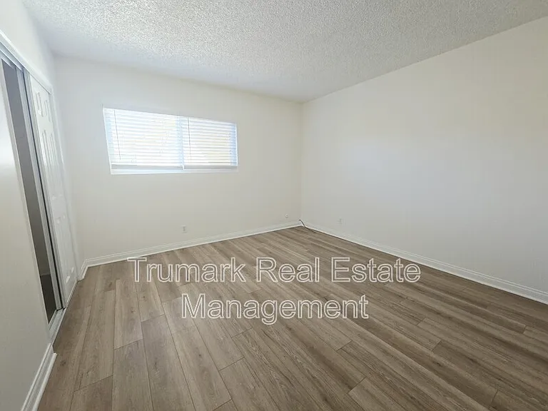210 W Tujunga Ave #5 — Photo 7