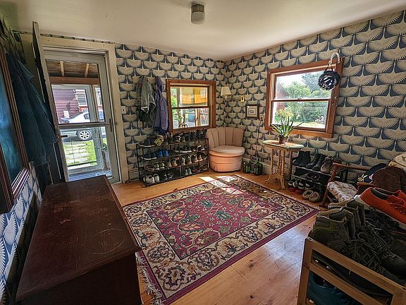 3rd image of 34 River St