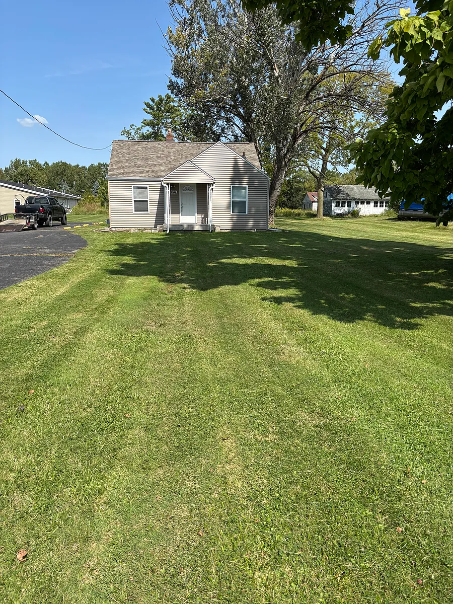 Building Photo - 9047 Davison Rd #9047