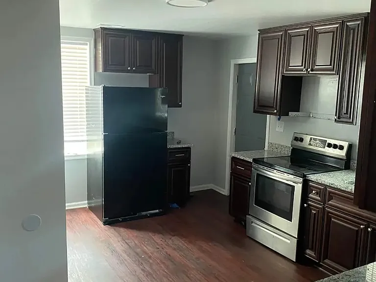 1110 Hampton Ave — Photo 7