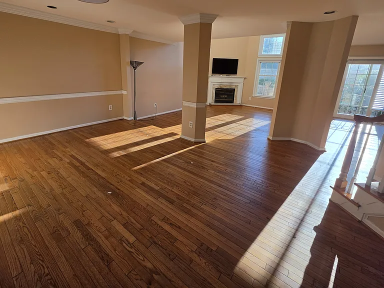 10952 Bloomingdale Dr — Photo 3