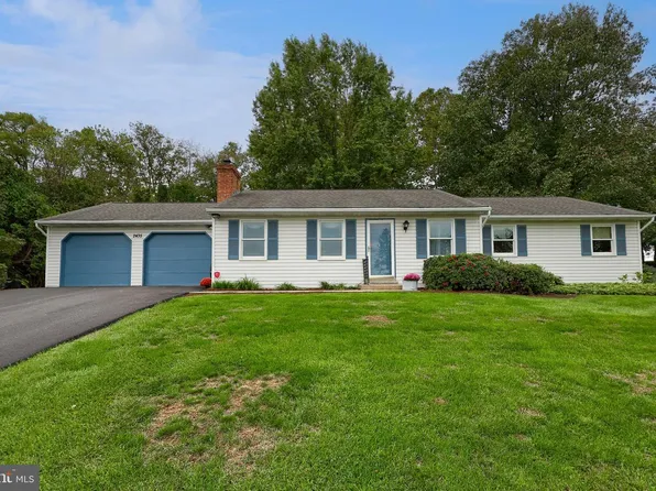 2435 Honeysuckle Ln, Lancaster, PA 17603