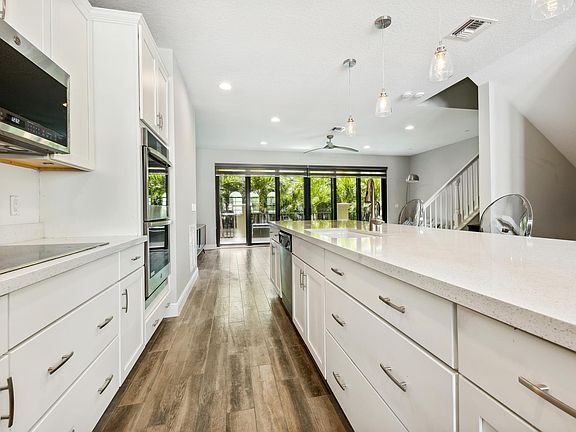 4th image of 614 Windward Cir S