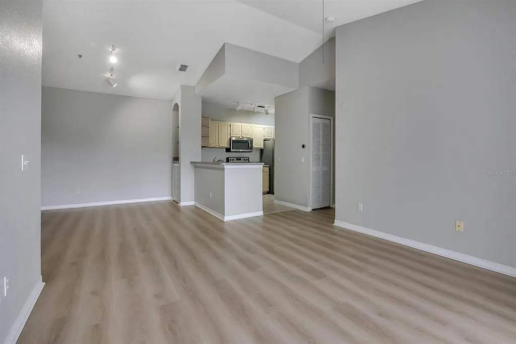 2 bed, 2.0 bath, 1009 sqft, $1,695 — Photo 3