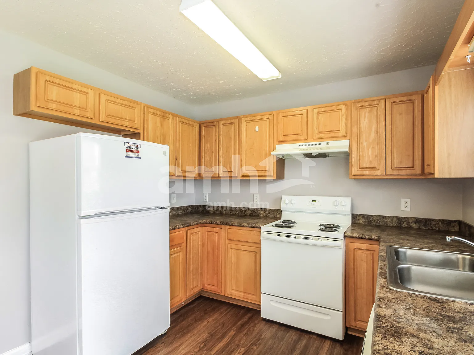 3 bed, 2.0 bath, 1162 sqft, $1,915 — Photo 4