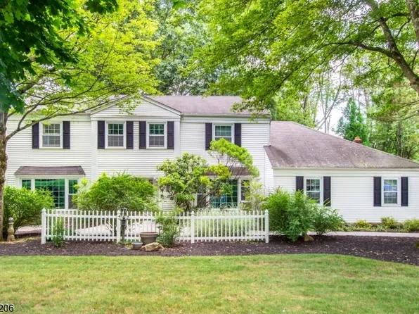 5 Appletree Way, Washington Twp., NJ 07853