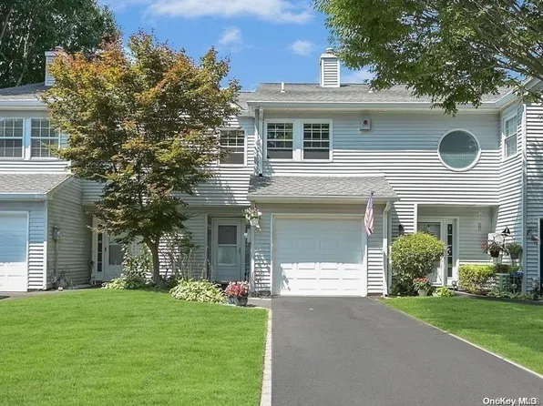 1507 Sara Circle #1507, Port Jefferson Station, NY 11776