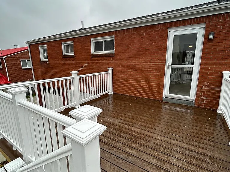 506 Crescent Boulevard Ext — Photo 25