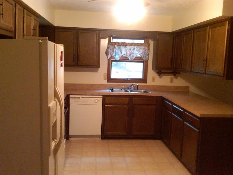 4852 Rosewell Dr — Photo 5