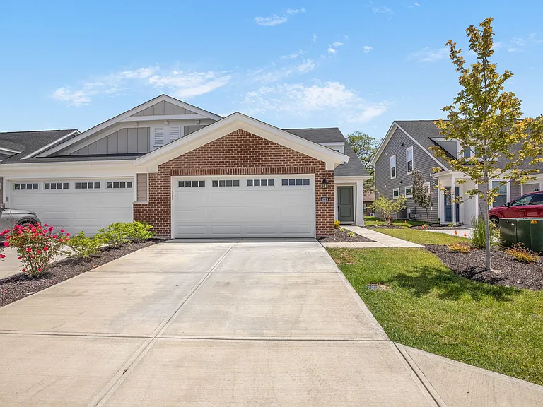 6029 Bluecrest Dr — Photo 2