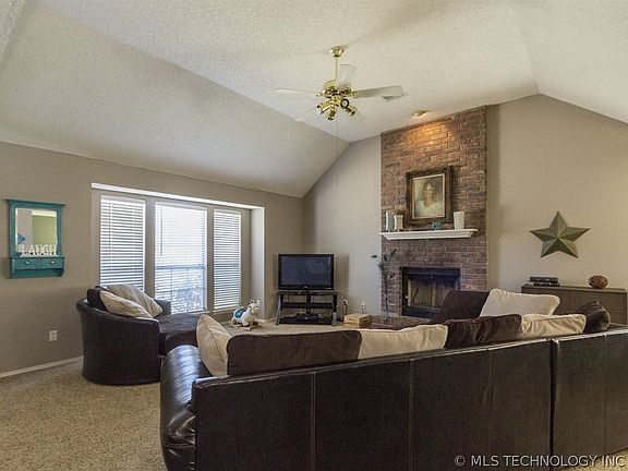 5th image of 1300 N Willow Ave