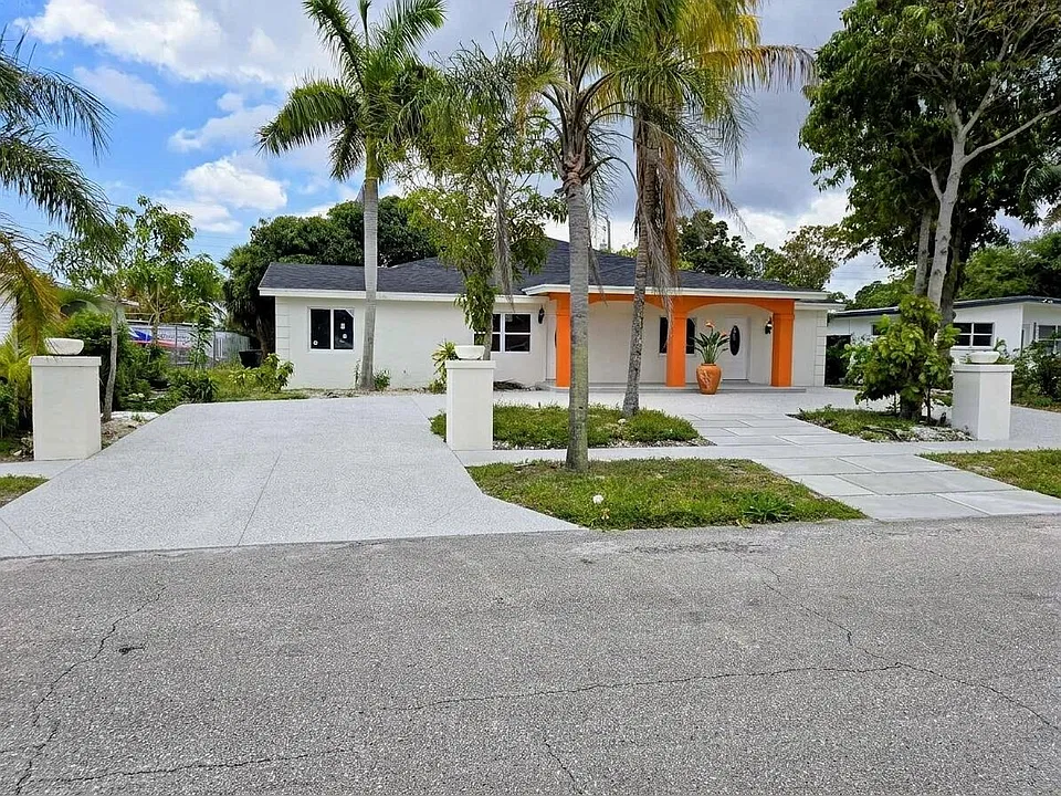424 E Ilex Dr