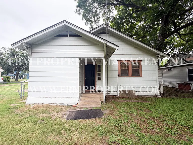 205 W Gilmer St — Photo 16