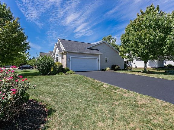 3rd image of 2 Lilly Pond Cir