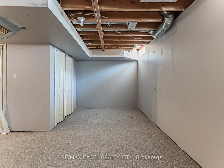98 Georgian Dr — Photo 26