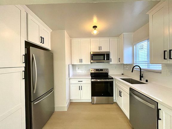 3rd image of 10192-10194 Park Cir E #2