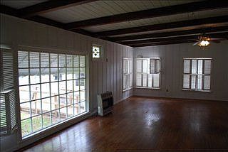 4th image of 212 Farrar St