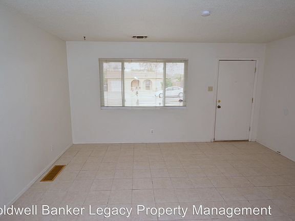 5th image of 8220 Leo Pl NE