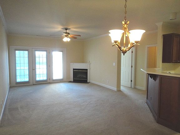 4th image of 605 Wyndhurst Dr APT 204