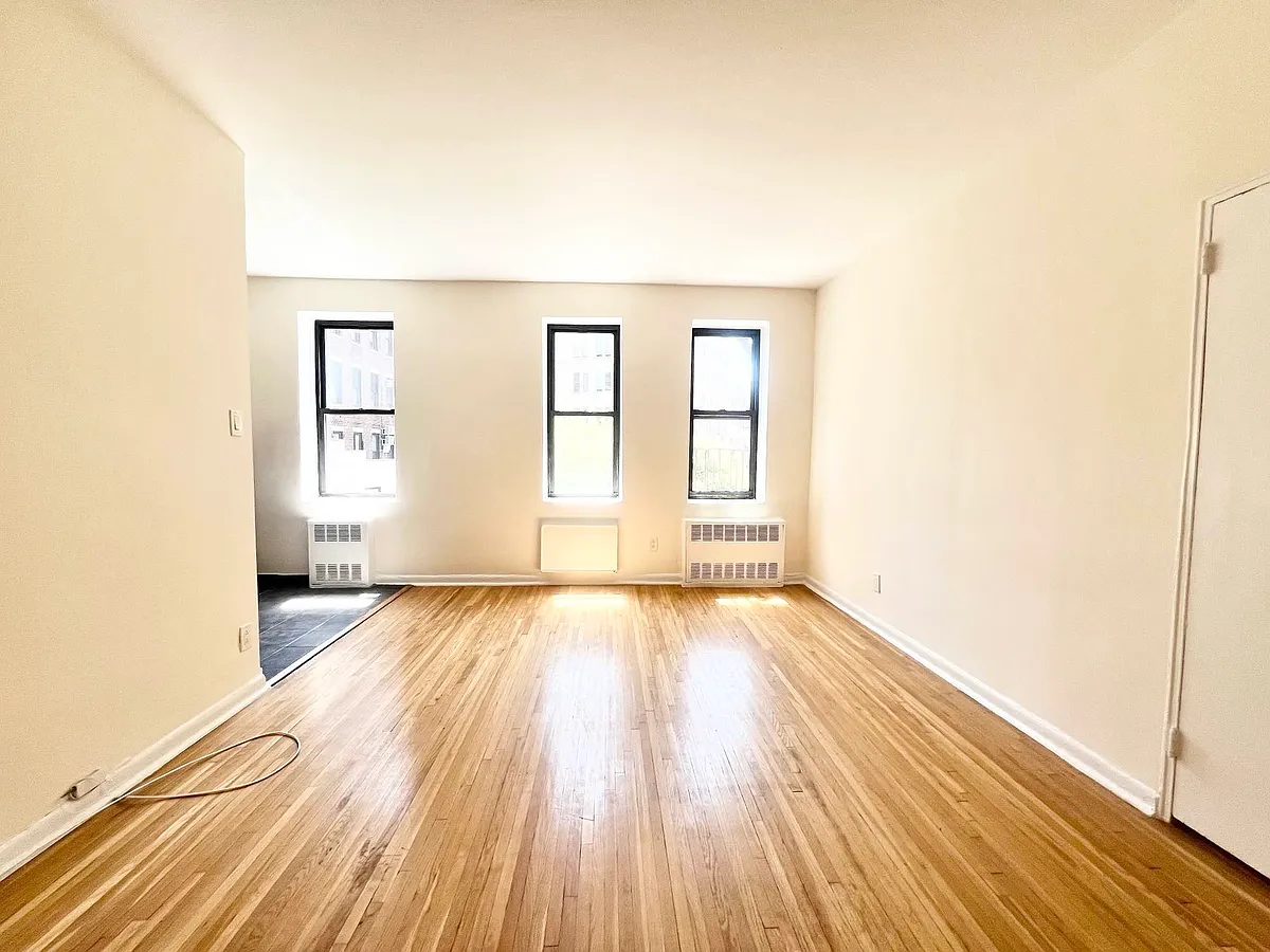 Building Photo - 15 Sheridan Sq #5H