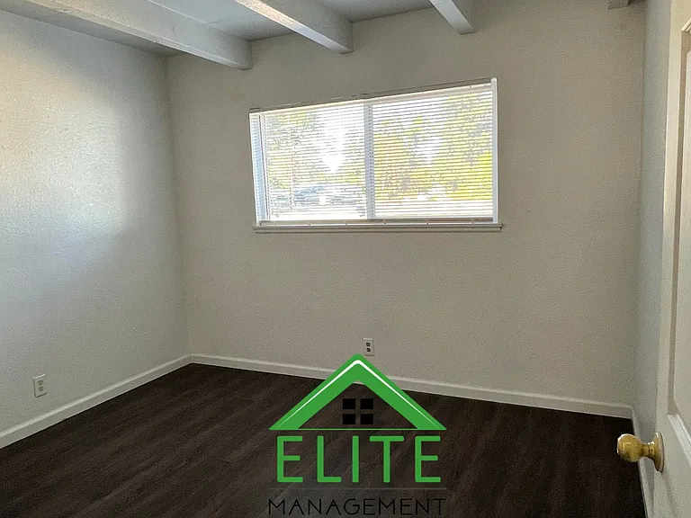 2980 Stingy Ln #B — Photo 6