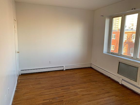 4th image of 209 Beach 100 St