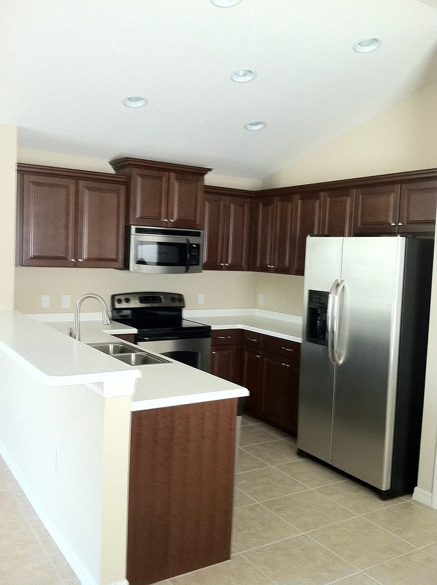 Stainless appliances. - 4715 Woodbrook Dr