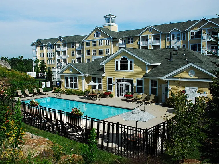 Lynnfield Commons — Photo 3