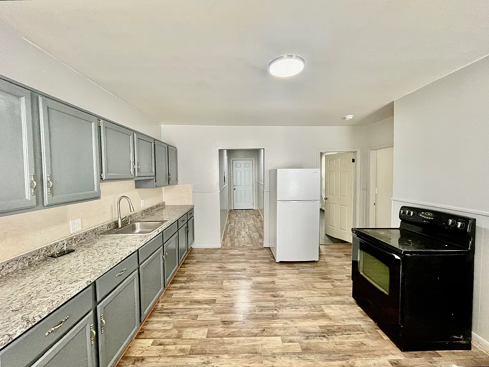 142 Oxford St #3