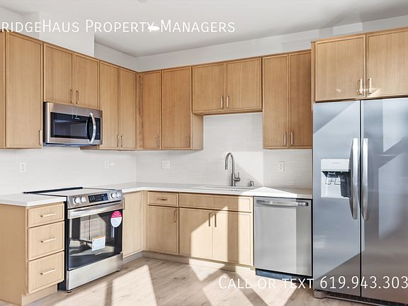 5th image of 3248 Clairemont Dr #1