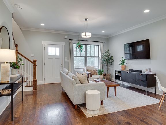 4th image of 306A Queen Ave