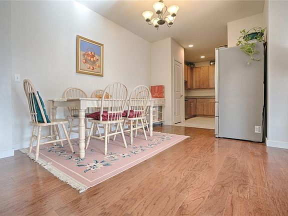 5th image of 334 Pond Ln #3